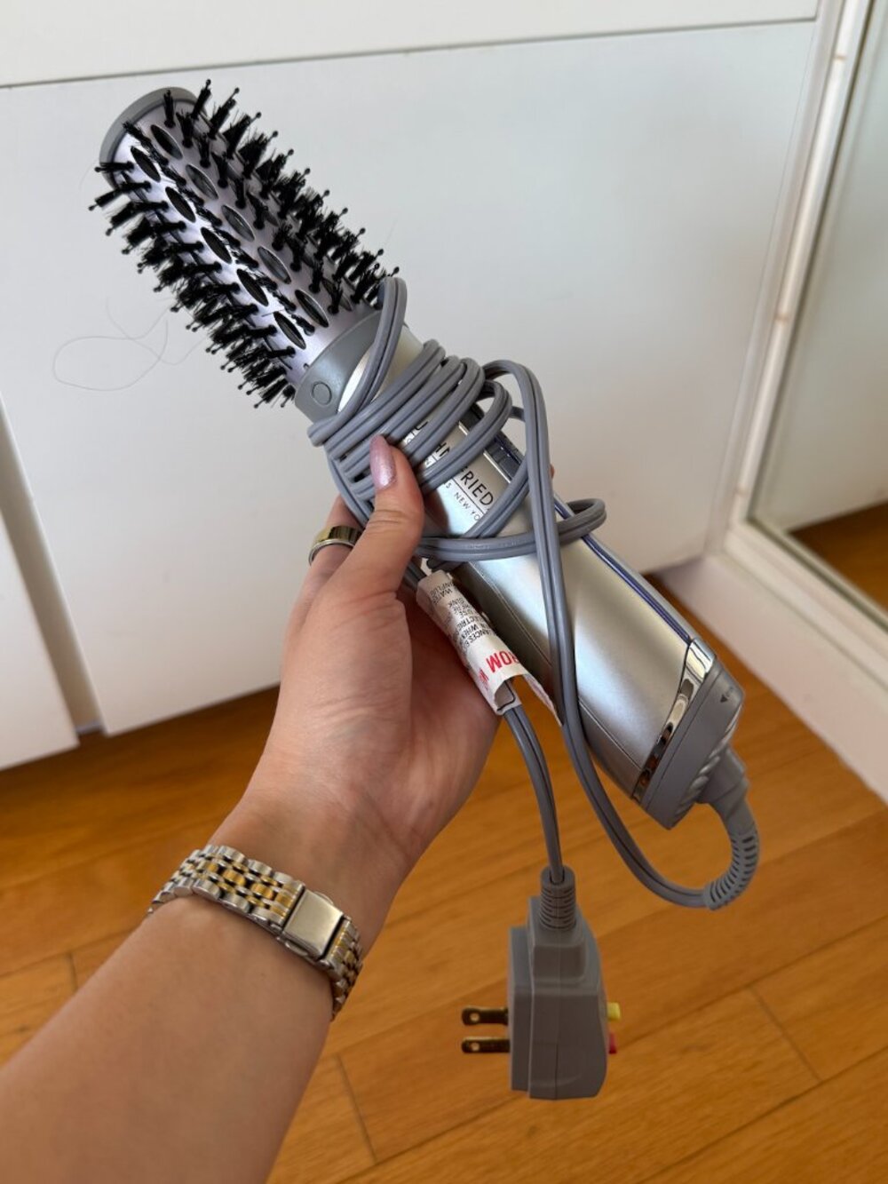 John Frieda Salon Shape 1.5 Inch Hot Air Brush